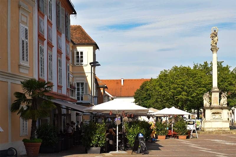 Bad Radkersburg - Terrasjes op het plein