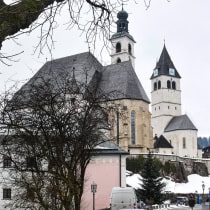 Kirchplatz met twee kerken