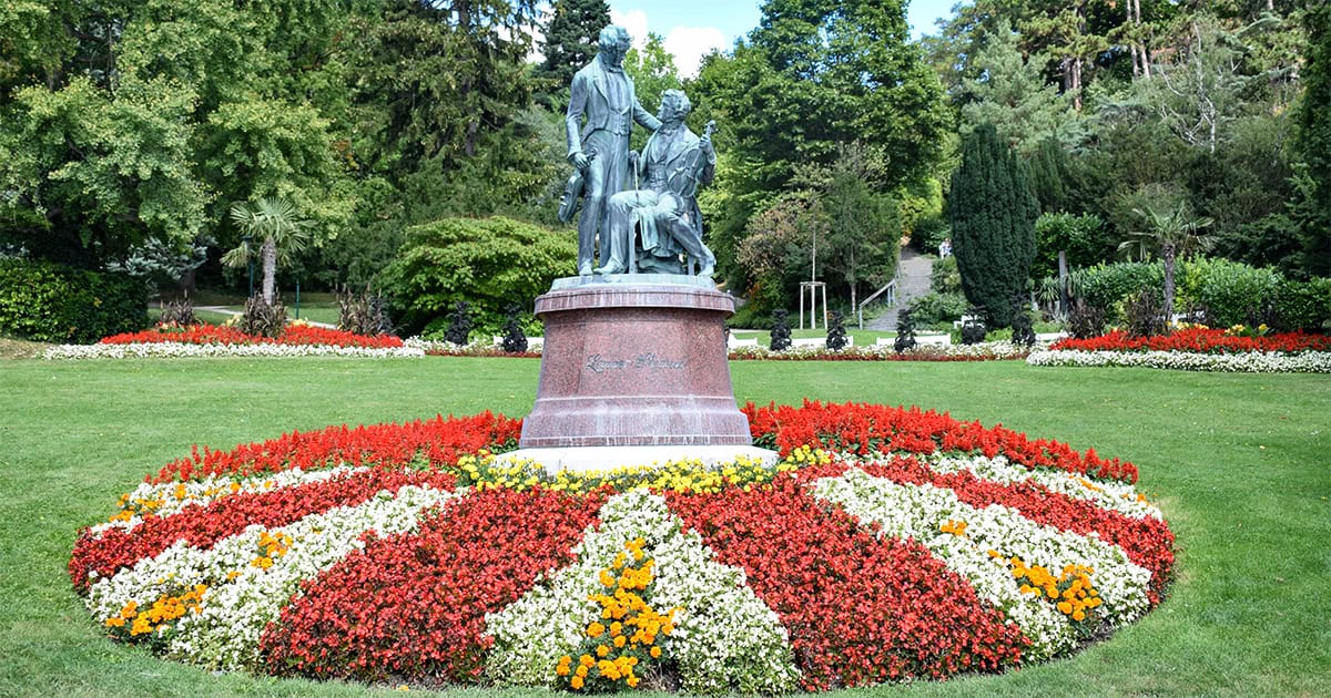 Standbeeld voor de componisten Johann Strauss en Joseph Lanner in het kuurpark