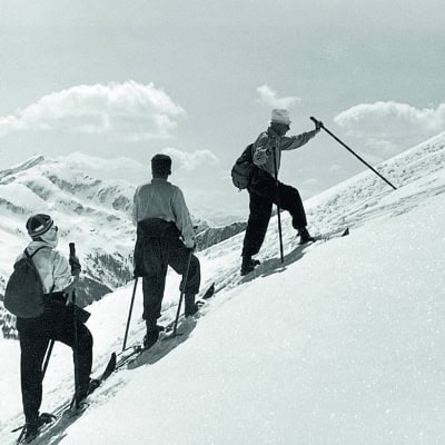 Wintertoeristen vroeger: Naar boven zonder lift