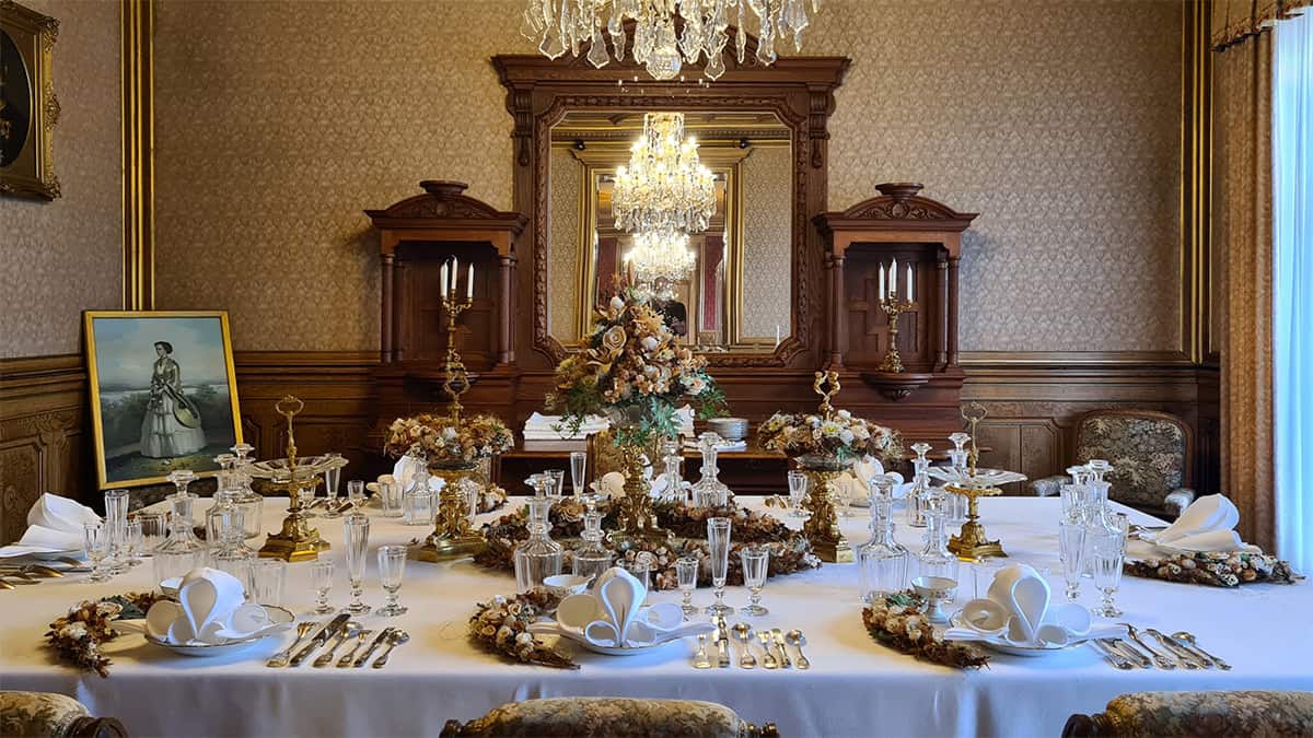 Stijlvol gedekte tafel in de Kaiservilla