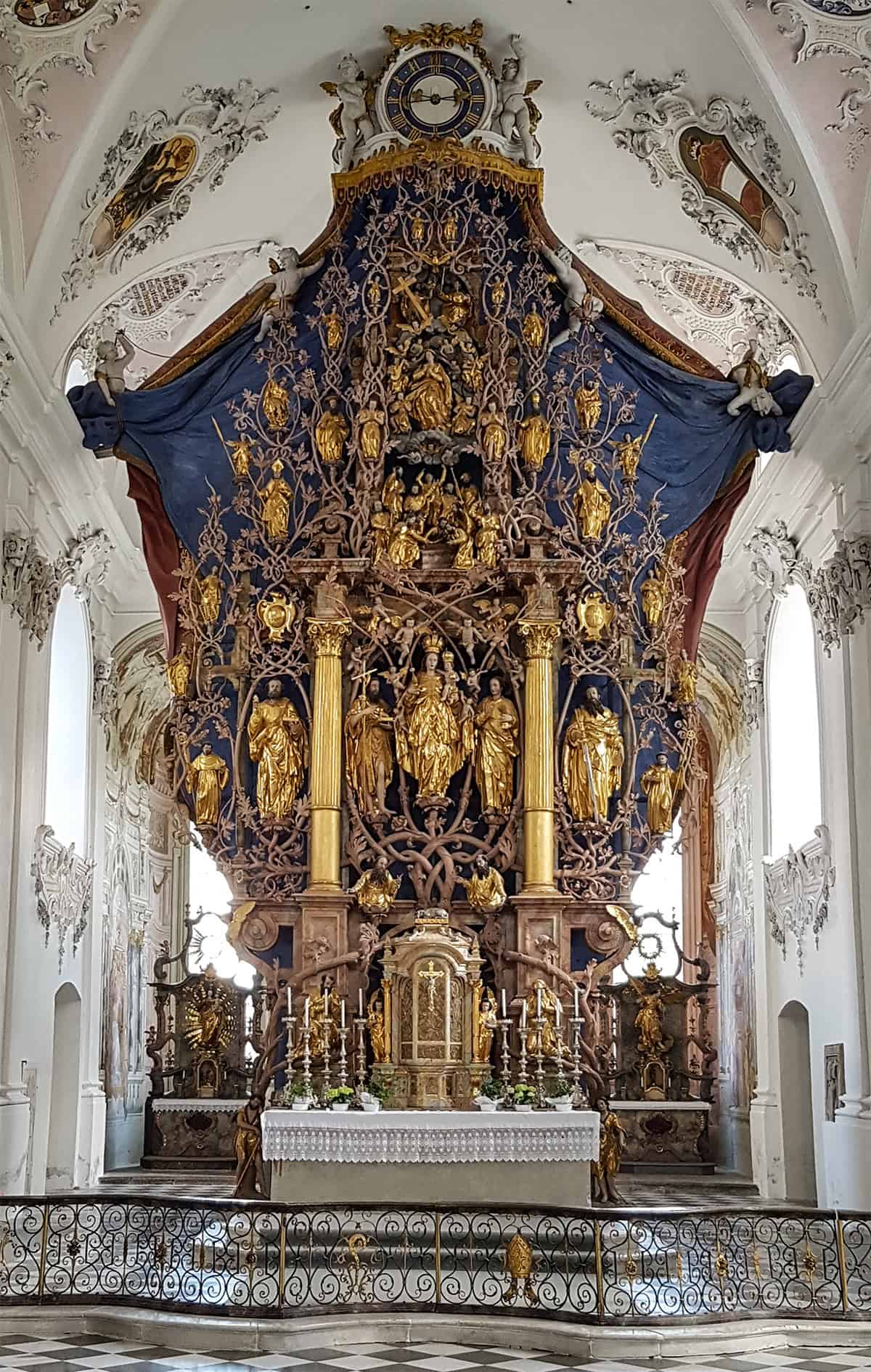 Altar met de boom des levens