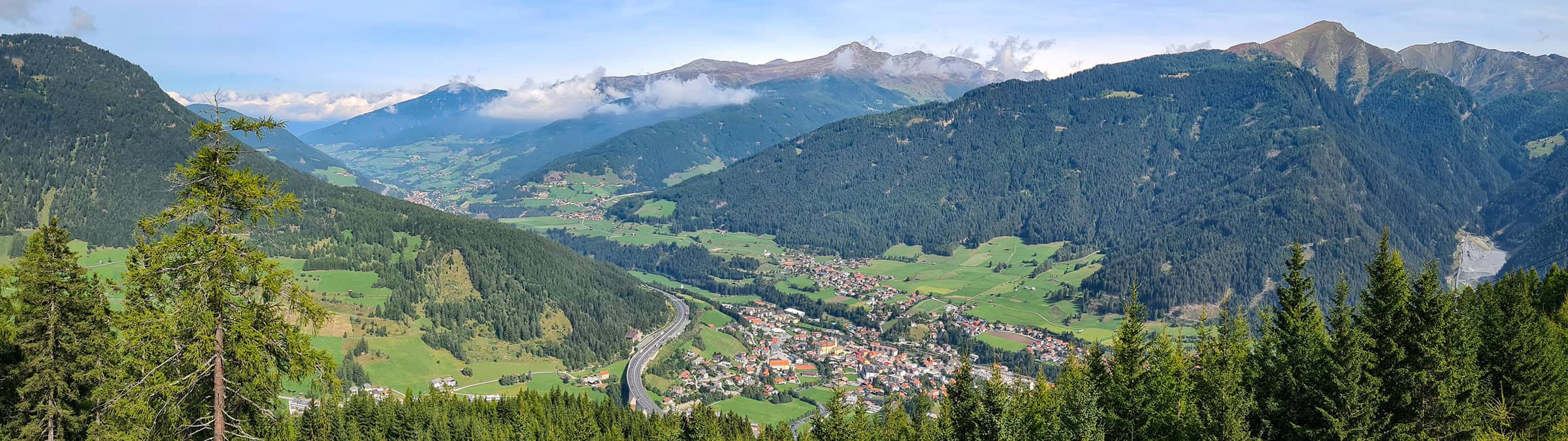 Panoramablik op het Wipptal vanaf de Bergeralm