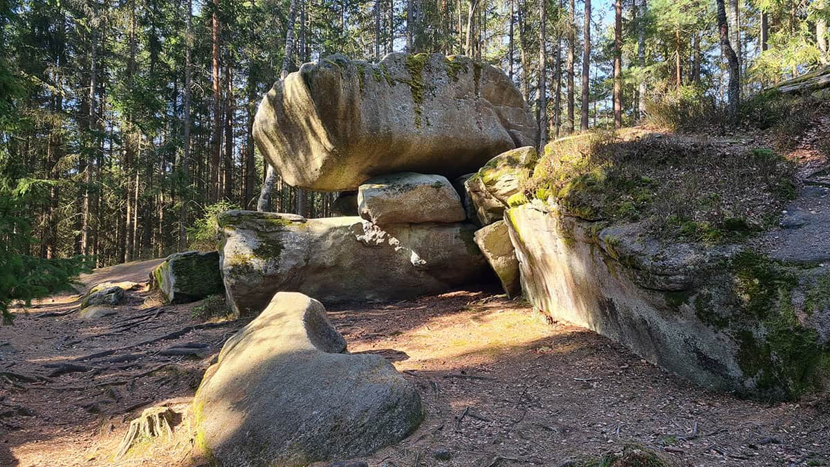 Hängender Stein