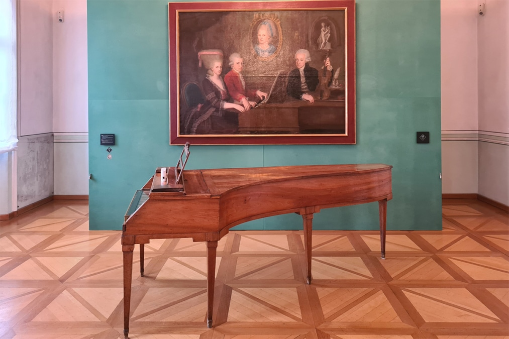 Clavicord en schilderij van de familie Mozart