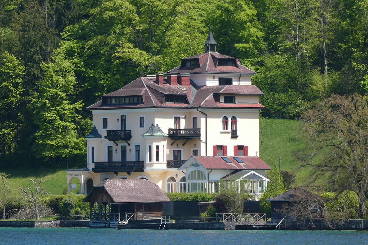 Villa aan de oever van de Attersee