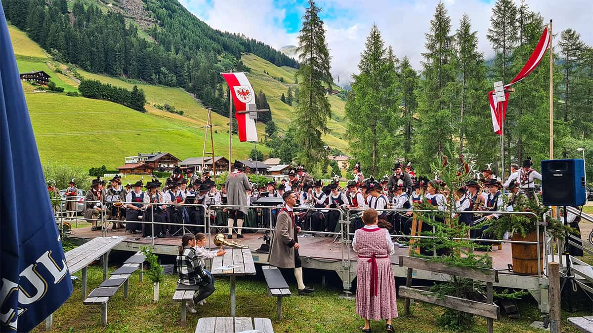 Gemeenschappelijk optreden van de muziekkapellen St Jakob en St Veit